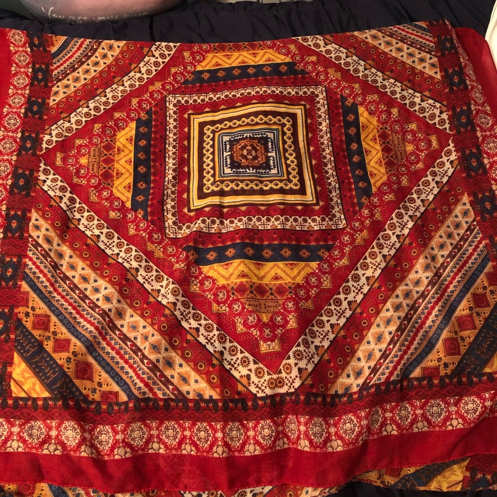 Long patterned wrap/ scarf - Picture 4 of 4